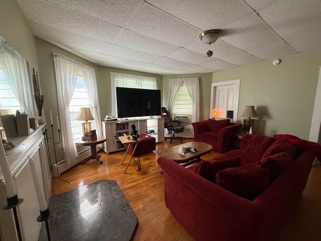 58 Crescent Street, Rutland City, VT 05701