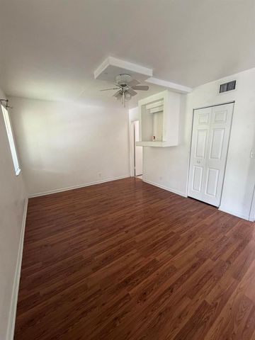 8773 Shadow Wood Boulevard 303, Coral Springs, FL 33071