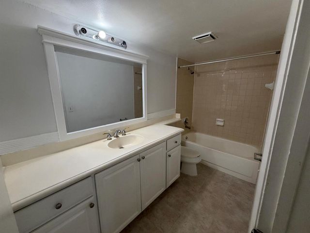 8773 Shadow Wood Boulevard 303, Coral Springs, FL 33071