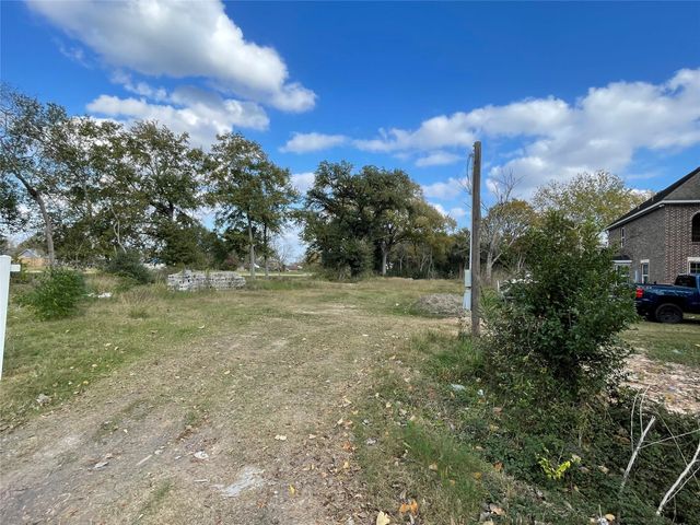 9722 Willow Street, Houston, TX 77088