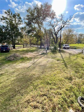 9722 Willow Street, Houston, TX 77088