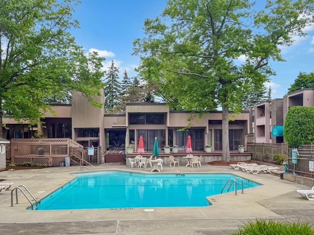 22 Shrewsbury Green Dr I, Shrewsbury, MA 01545