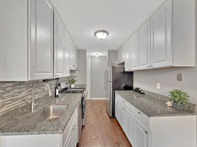 22 Shrewsbury Green Dr I, Shrewsbury, MA 01545