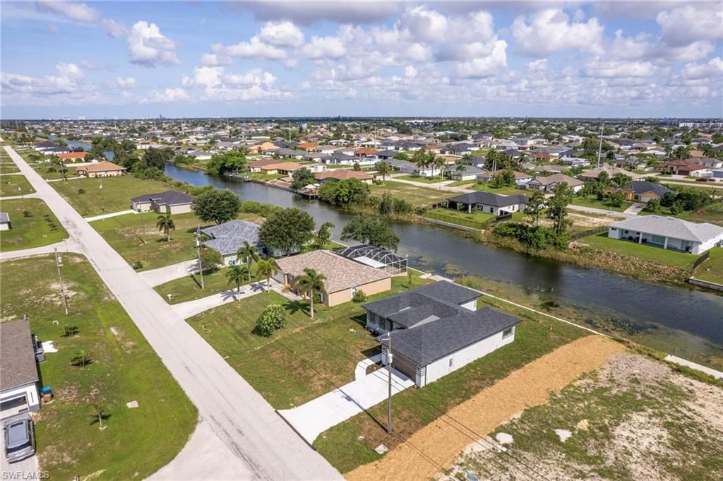 614 NW 9th ST, CAPE CORAL, FL 33993 — photo 3
