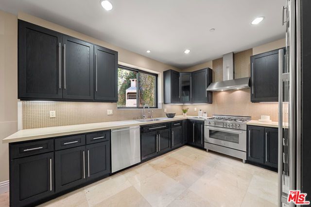 6477 Deep Dell Pl, Los Angeles, CA 90068