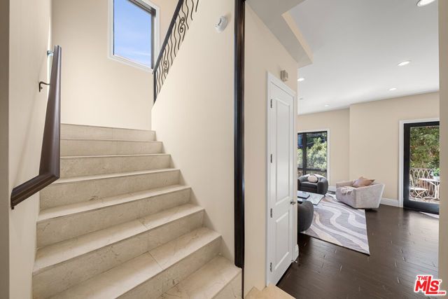 6477 Deep Dell Pl, Los Angeles, CA 90068