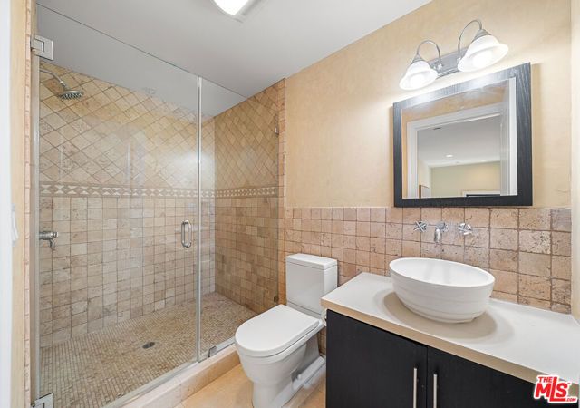 6477 Deep Dell Pl, Los Angeles, CA 90068