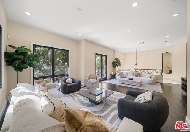 6477 Deep Dell Pl, Los Angeles, CA 90068