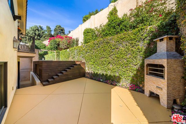 6477 Deep Dell Pl, Los Angeles, CA 90068