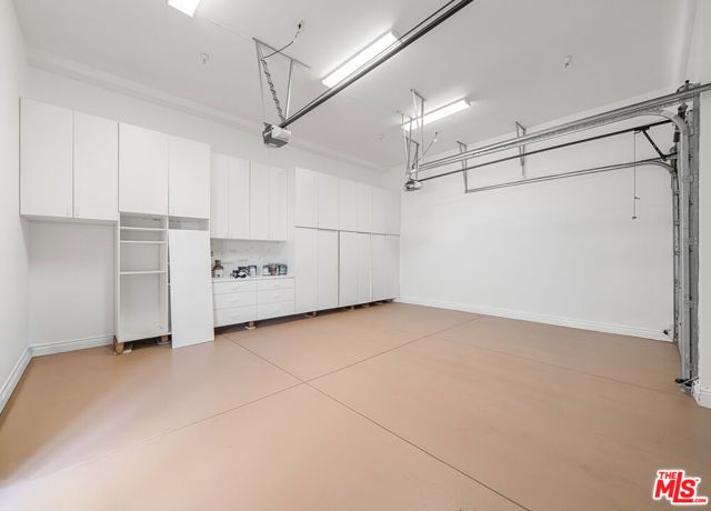6477 Deep Dell Pl, Los Angeles, CA 90068