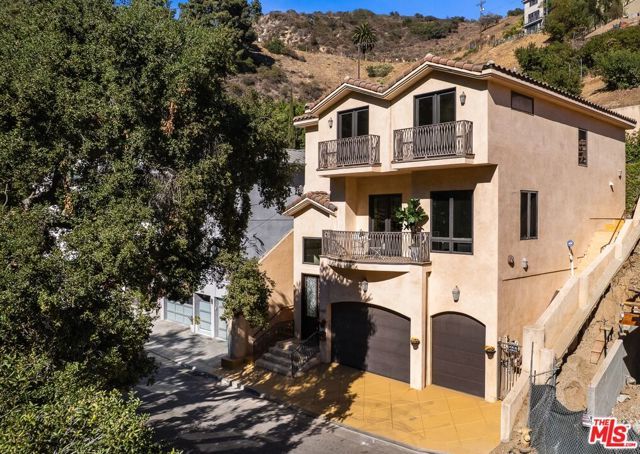 6477 Deep Dell Pl, Los Angeles, CA 90068
