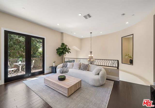 6477 Deep Dell Pl, Los Angeles, CA 90068