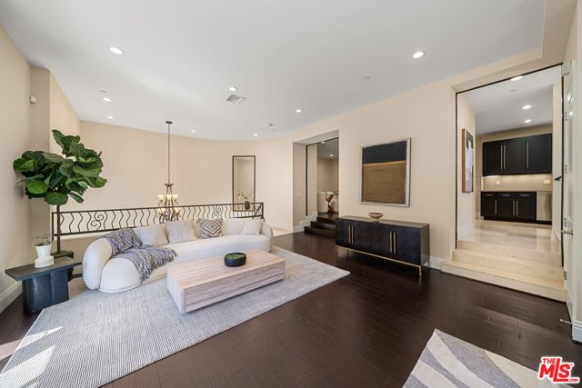 6477 Deep Dell Pl, Los Angeles, CA 90068