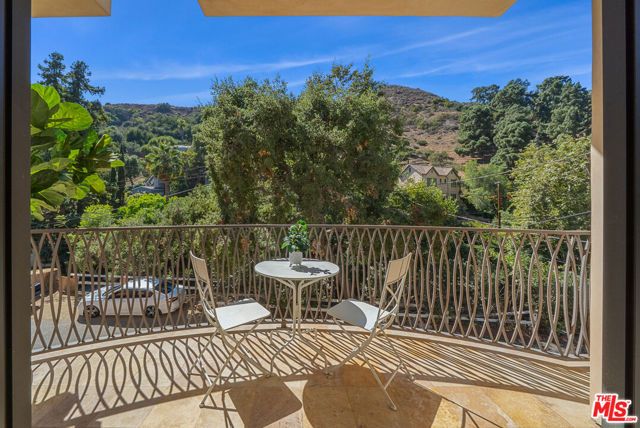 6477 Deep Dell Pl, Los Angeles, CA 90068