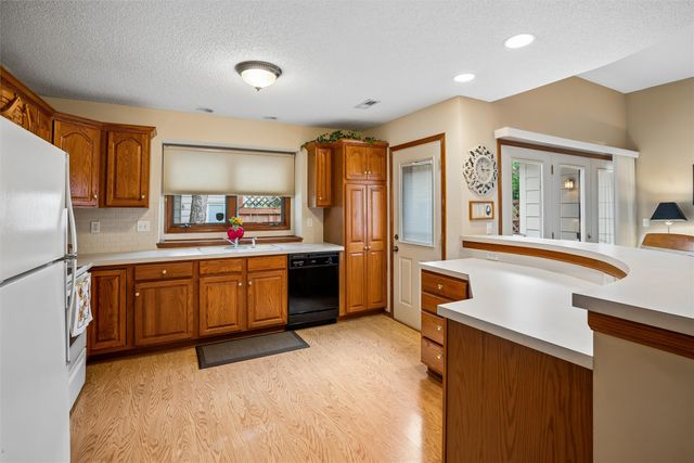 3305 Ep True Parkway 503, West Des Moines, IA 50265