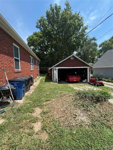 222 N Locust Street, Greenville, IL 62246
