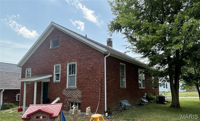 222 N Locust Street, Greenville, IL 62246