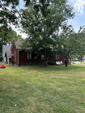 222 N Locust Street, Greenville, IL 62246