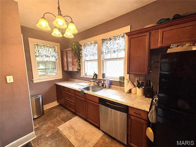 222 N Locust Street, Greenville, IL 62246