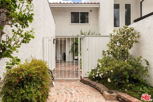 2484 Angelo Drive, Los Angeles, CA 90077