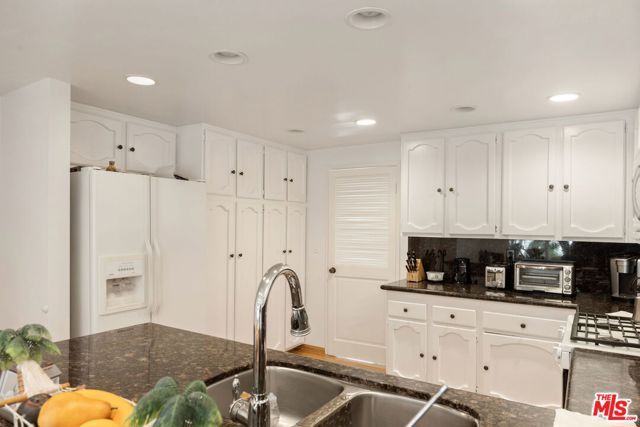 2484 Angelo Drive, Los Angeles, CA 90077
