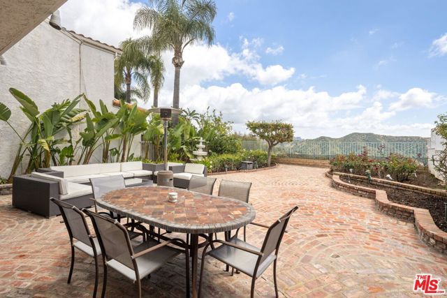 2484 Angelo Drive, Los Angeles, CA 90077