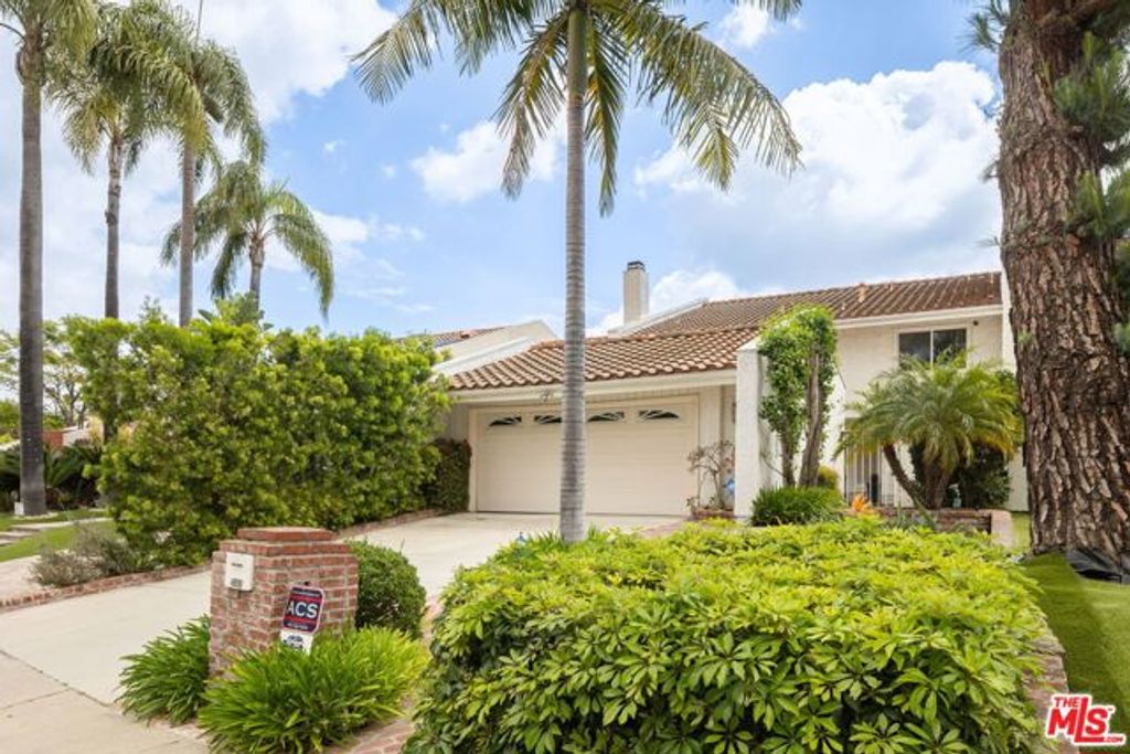 2484 Angelo Drive, Los Angeles, CA 90077