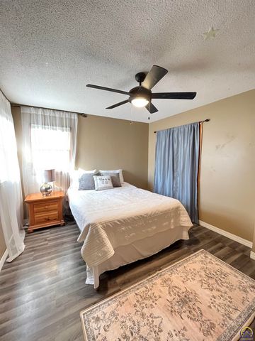 218 S Cottonwood ST, Emporia, KS 66801