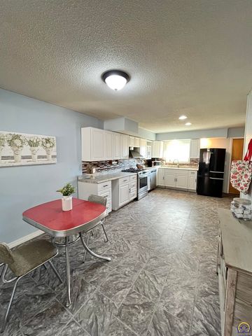 218 S Cottonwood ST, Emporia, KS 66801