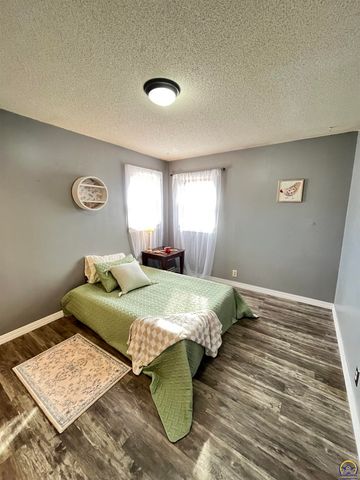 218 S Cottonwood ST, Emporia, KS 66801