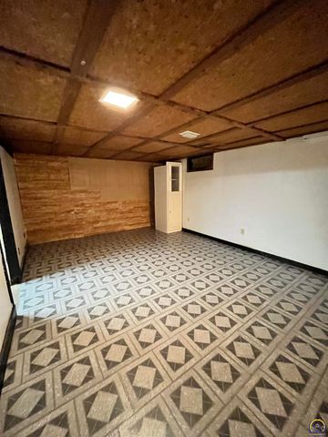 218 S Cottonwood ST, Emporia, KS 66801