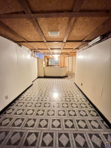 218 S Cottonwood ST, Emporia, KS 66801