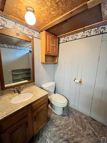 218 S Cottonwood ST, Emporia, KS 66801