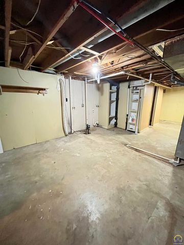 218 S Cottonwood ST, Emporia, KS 66801