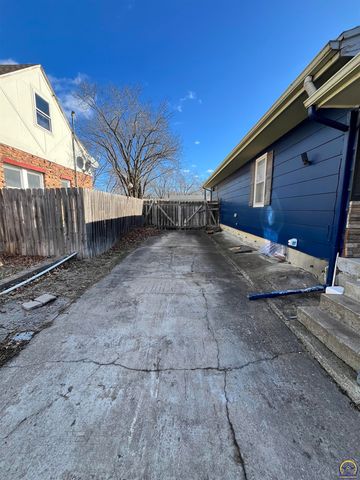 218 S Cottonwood ST, Emporia, KS 66801