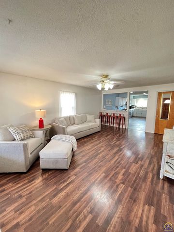 218 S Cottonwood ST, Emporia, KS 66801