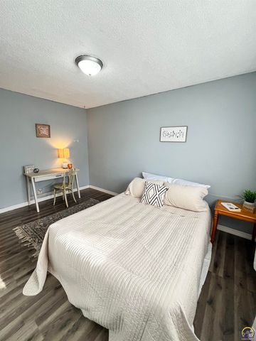 218 S Cottonwood ST, Emporia, KS 66801