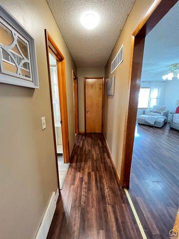 218 S Cottonwood ST, Emporia, KS 66801