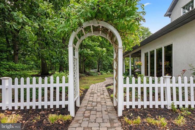 5 HOLLY LN, Mohnton, PA 19540
