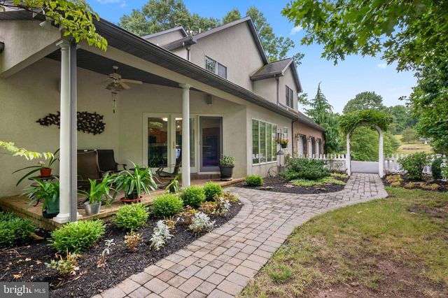 5 HOLLY LN, Mohnton, PA 19540