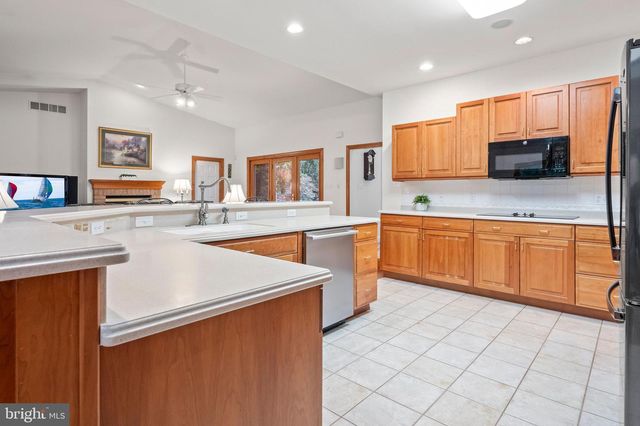 5 HOLLY LN, Mohnton, PA 19540