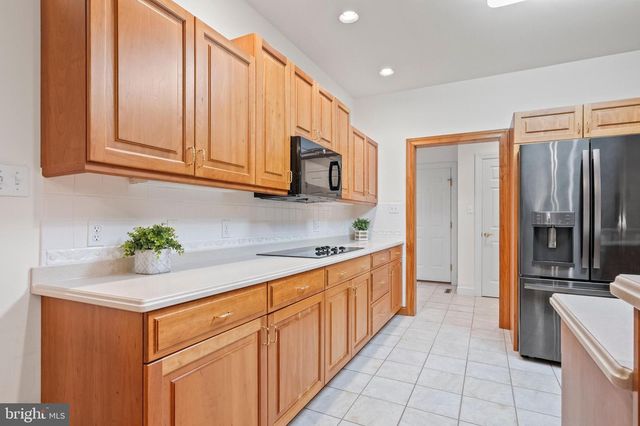 5 HOLLY LN, Mohnton, PA 19540