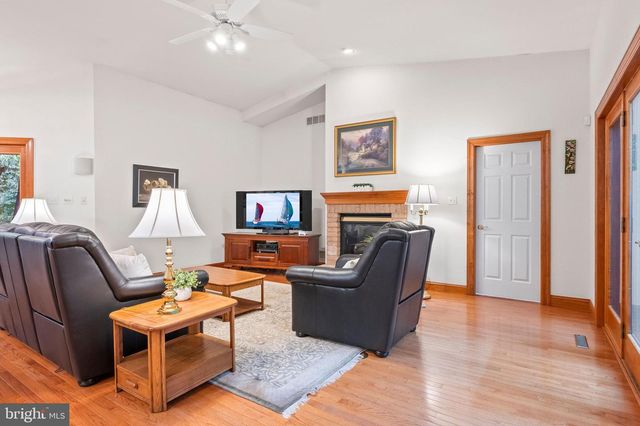 5 HOLLY LN, Mohnton, PA 19540