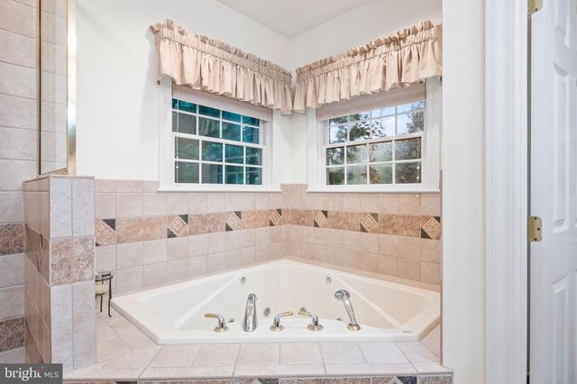 5 HOLLY LN, Mohnton, PA 19540