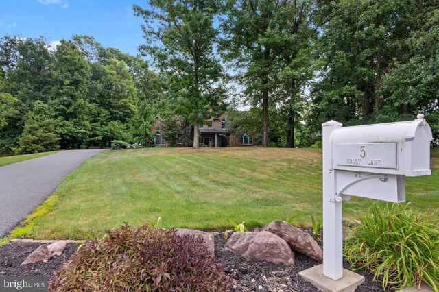 5 HOLLY LN, Mohnton, PA 19540