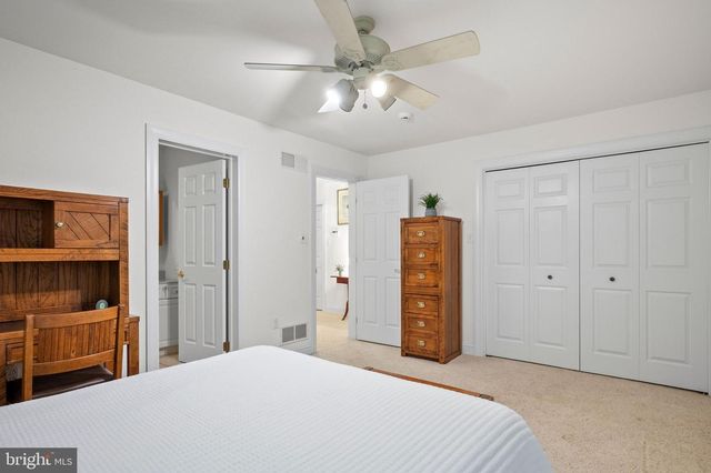 5 HOLLY LN, Mohnton, PA 19540
