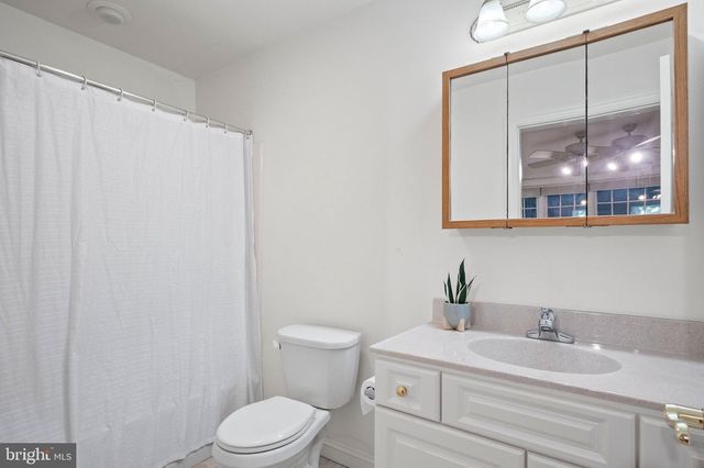 5 HOLLY LN, Mohnton, PA 19540