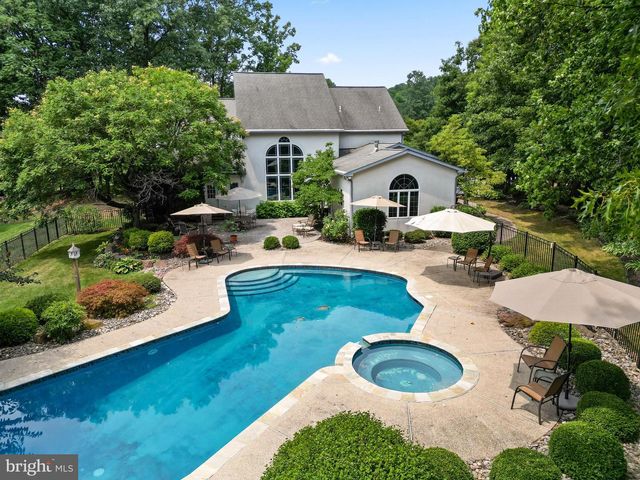 5 HOLLY LN, Mohnton, PA 19540