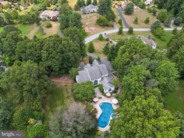 5 HOLLY LN, Mohnton, PA 19540