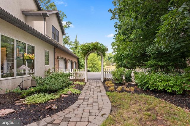 5 HOLLY LN, Mohnton, PA 19540
